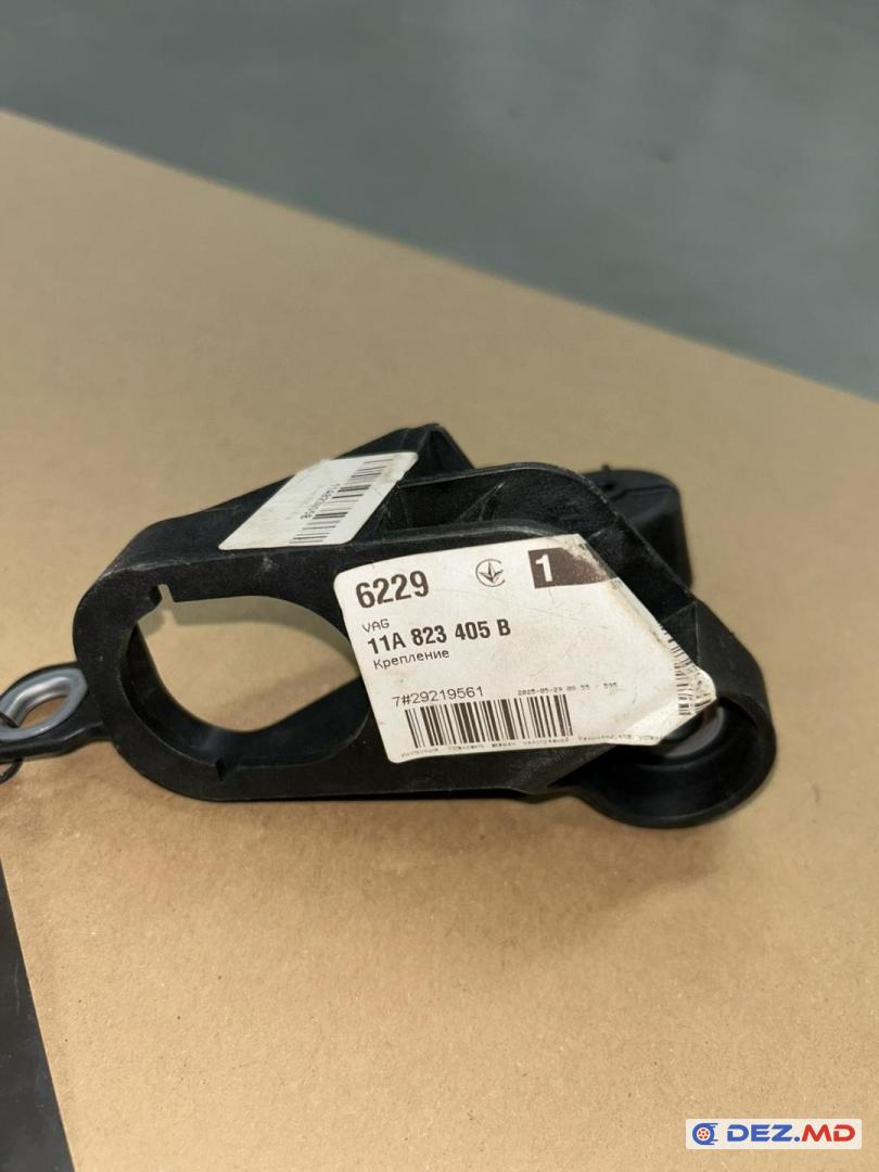 Левый кронштейн отбойника капота, VW ID.4 2020-202..
