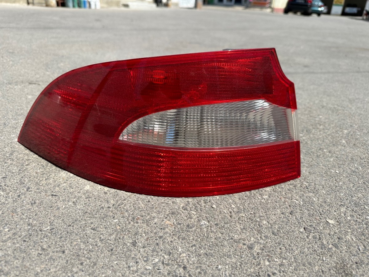 Оптика и освещение, Фонарь задний, Skoda Superb (2008-2015)