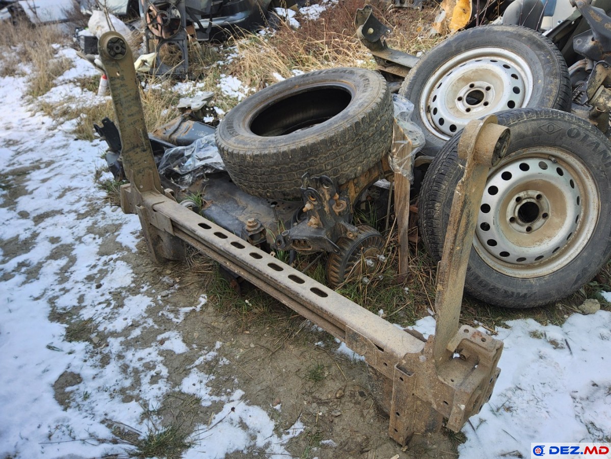 Punte (reductor) spate, Axa punte spate, Opel Vivaro (2001-2014)