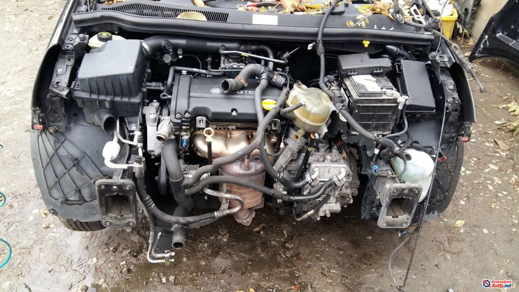 Двигатель , Запчасти к двигателям, Opel Corsa D (2007-2014)