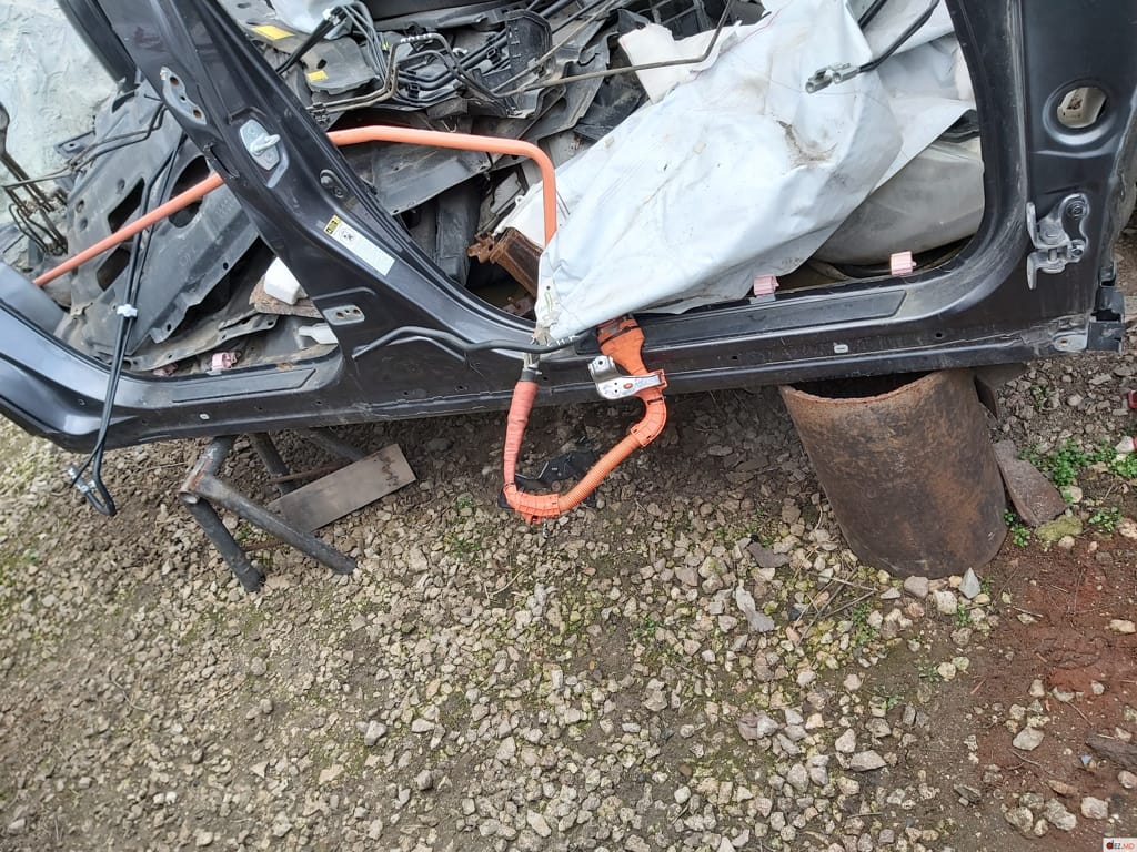 Пороги, Пороги, Toyota Prius V - Plus (2011-2019)