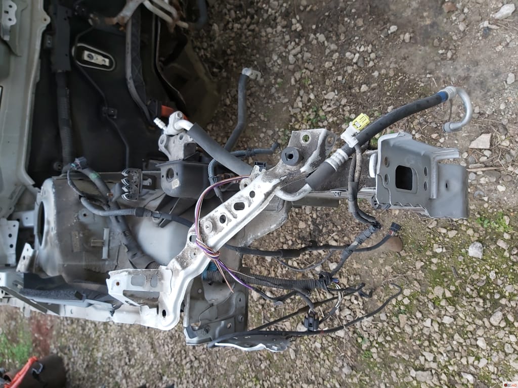 Кузов (части кузова), Toyota Prius 30 (2010-2015)