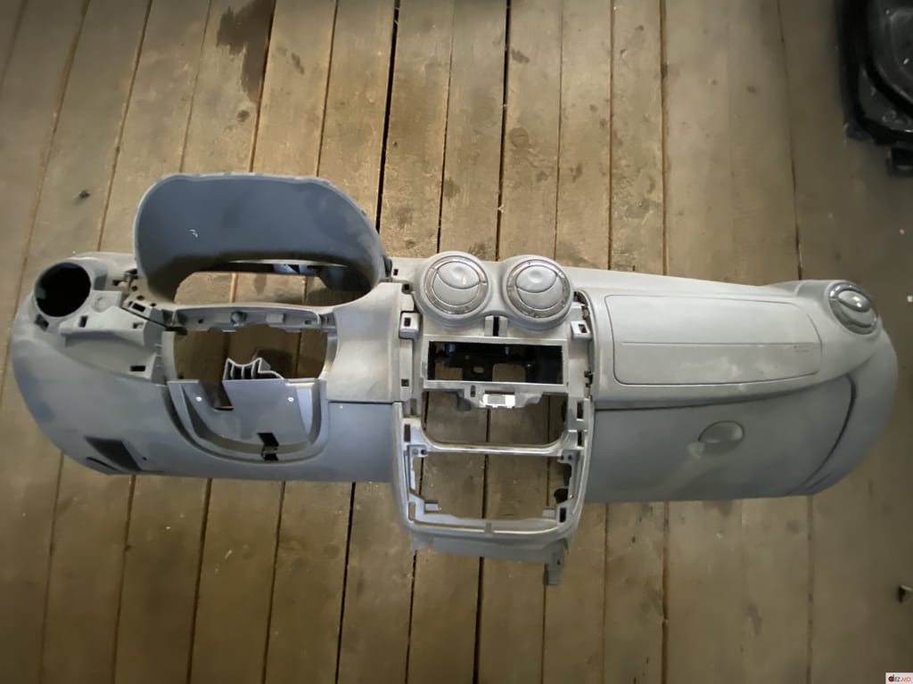 Салон, Торпедо , Dacia Duster (2010-2017)