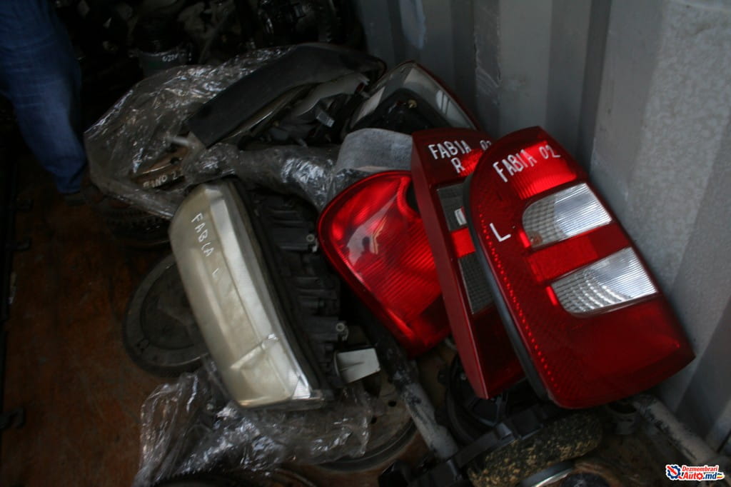 Оптика и освещение, Фонарь задний, Skoda Fabia (1999-2007)