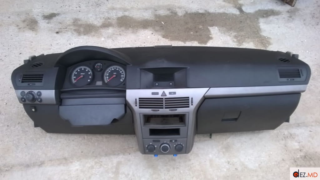 Салон, Торпедо , Opel Astra H (2004-2010)