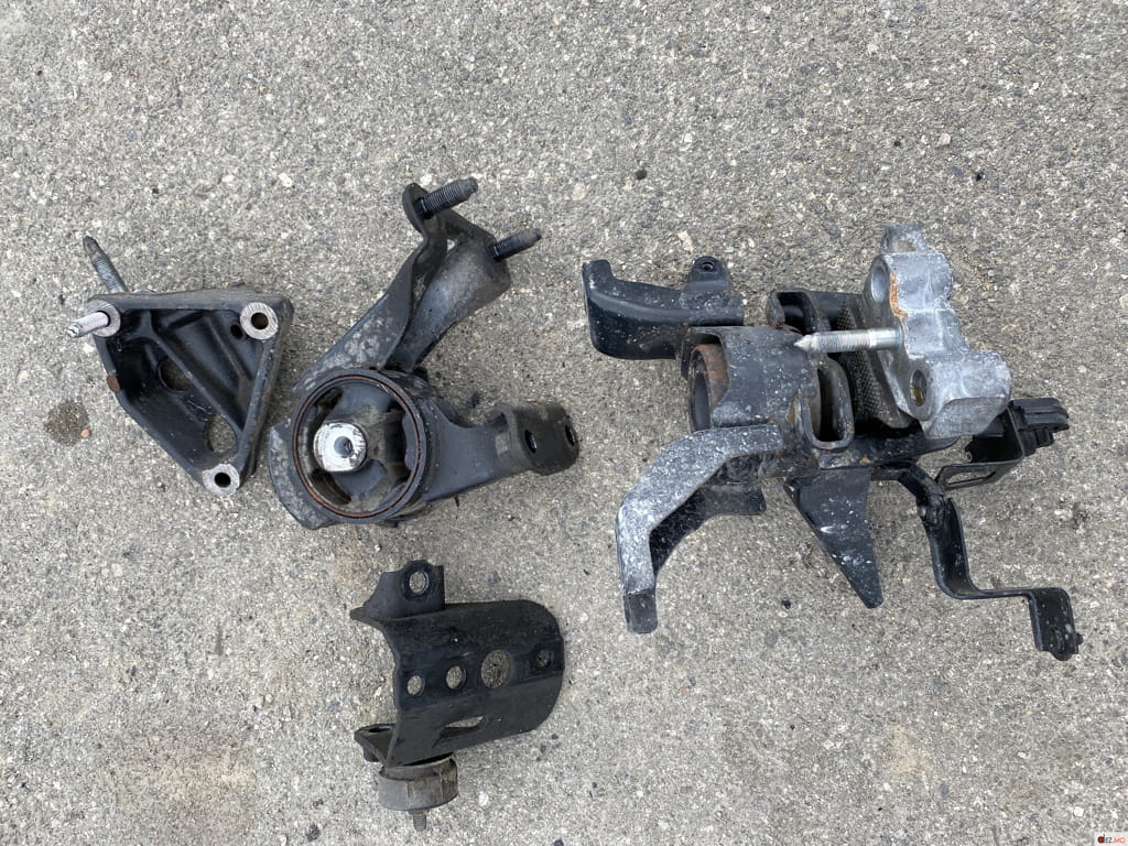 Кронштейны и подушки, Toyota Prius 30 (2010-2015)