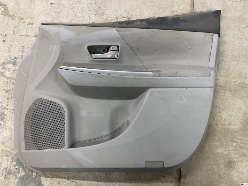 Салон, Карта двери , Toyota Prius V - Plus (2011-2019)