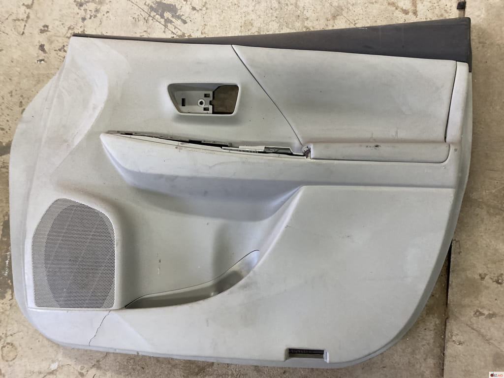 Салон, Карта двери , Toyota Prius V - Plus (2011-2019)