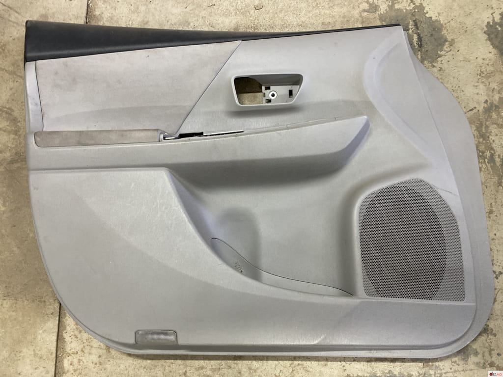 Салон, Карта двери , Toyota Prius V - Plus (2011-2019)