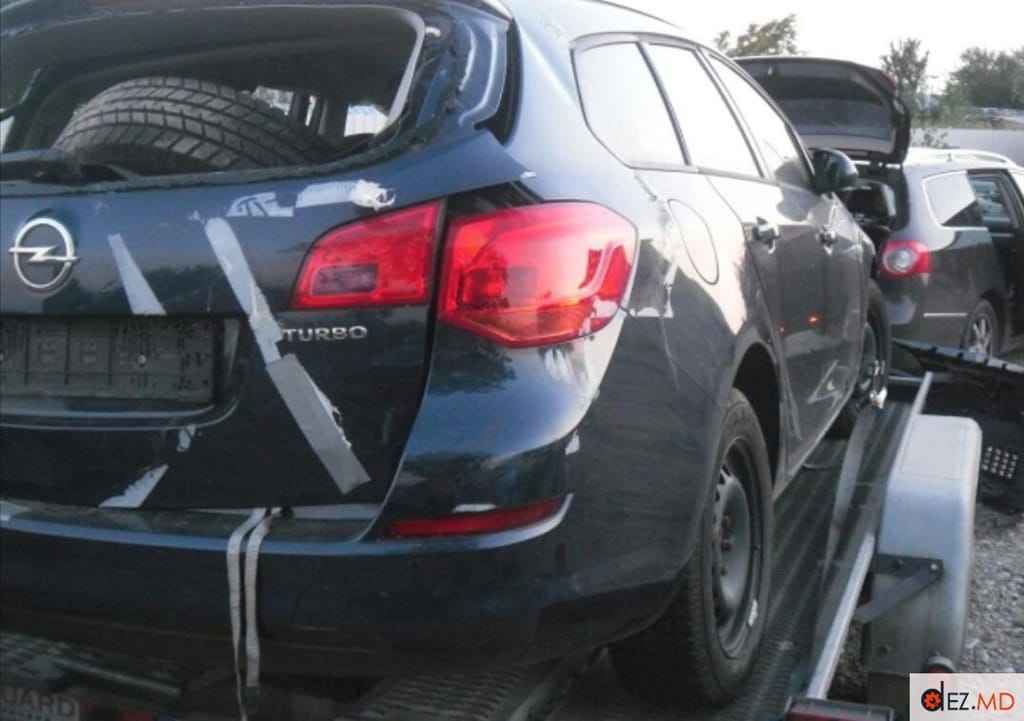 Кузов (части кузова), Накладка / Решетка, Opel Astra J (2010-2014)