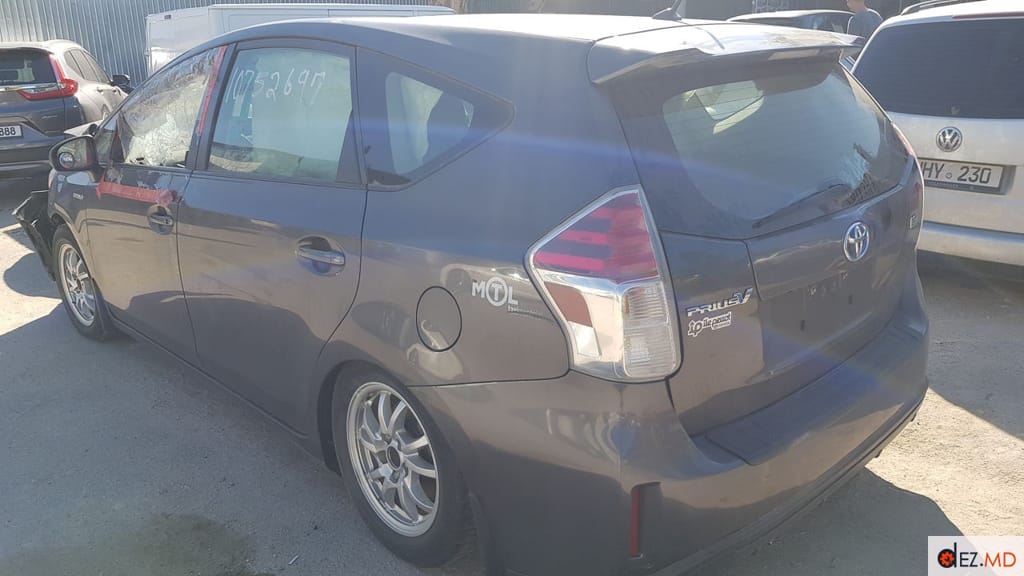 Toyota Prius V Dezmembrare !